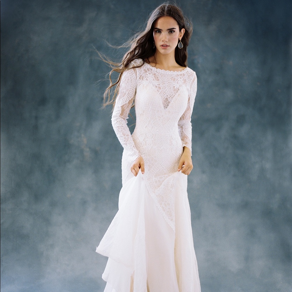 Wedding Dress size 14. BRAND NEW. Wilderly F102.